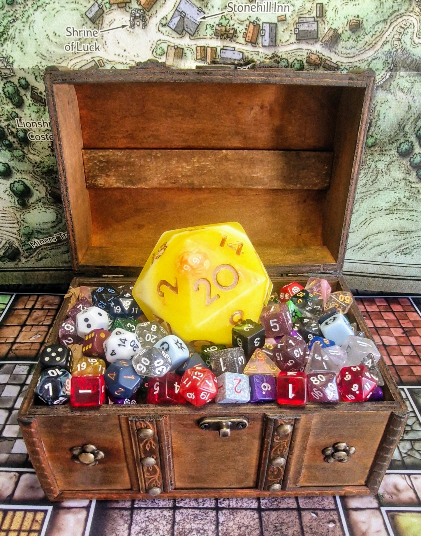 Lady Ella Buchanan – Healer’s Touch
D20 Soap Dice | 365g | Includes Full RPG Dice Set + Free Dice Bag