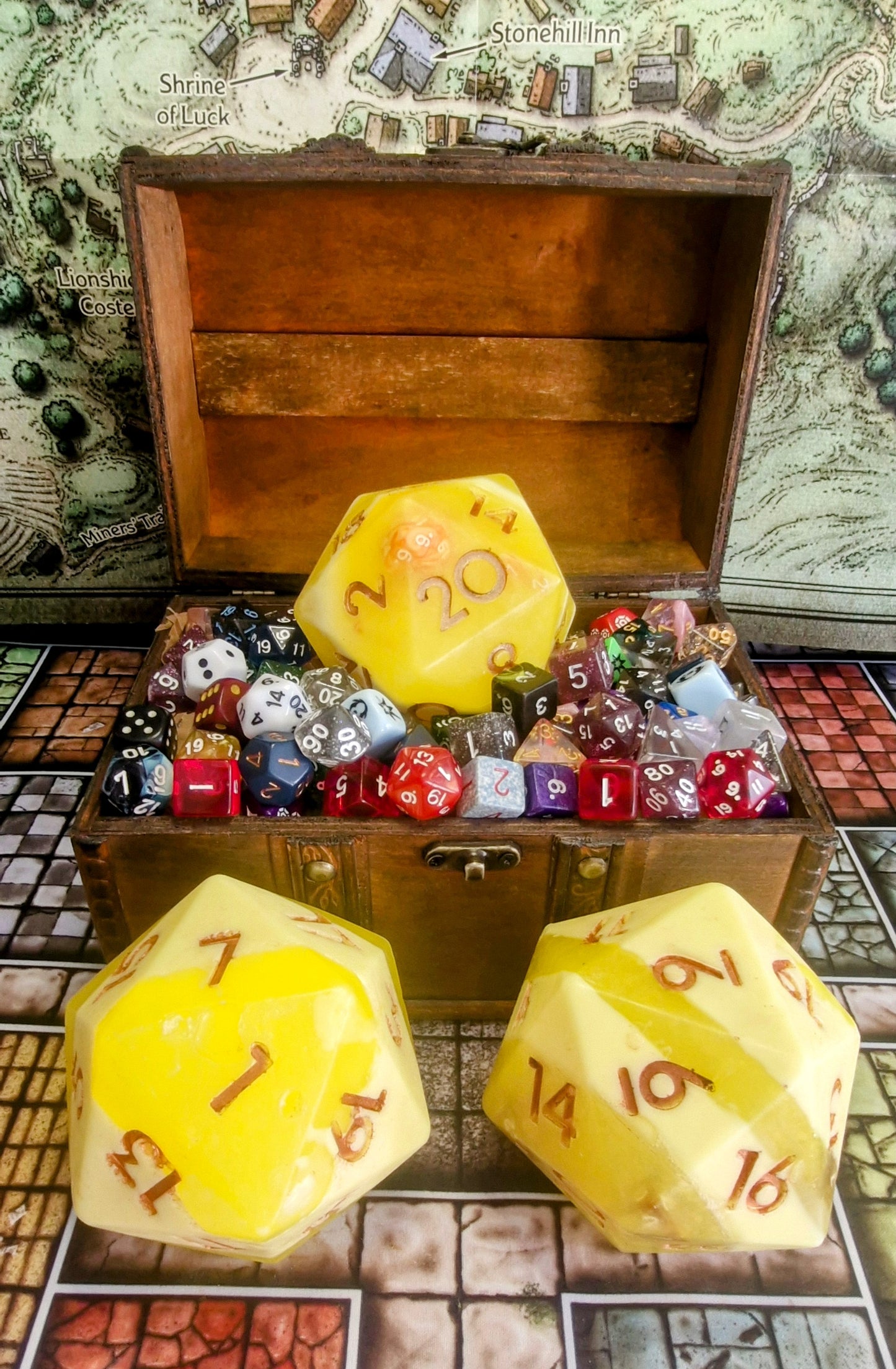 Lady Ella Buchanan – Healer’s Touch
D20 Soap Dice | 365g | Includes Full RPG Dice Set + Free Dice Bag | Vegan-Friendly/handcrafted soap