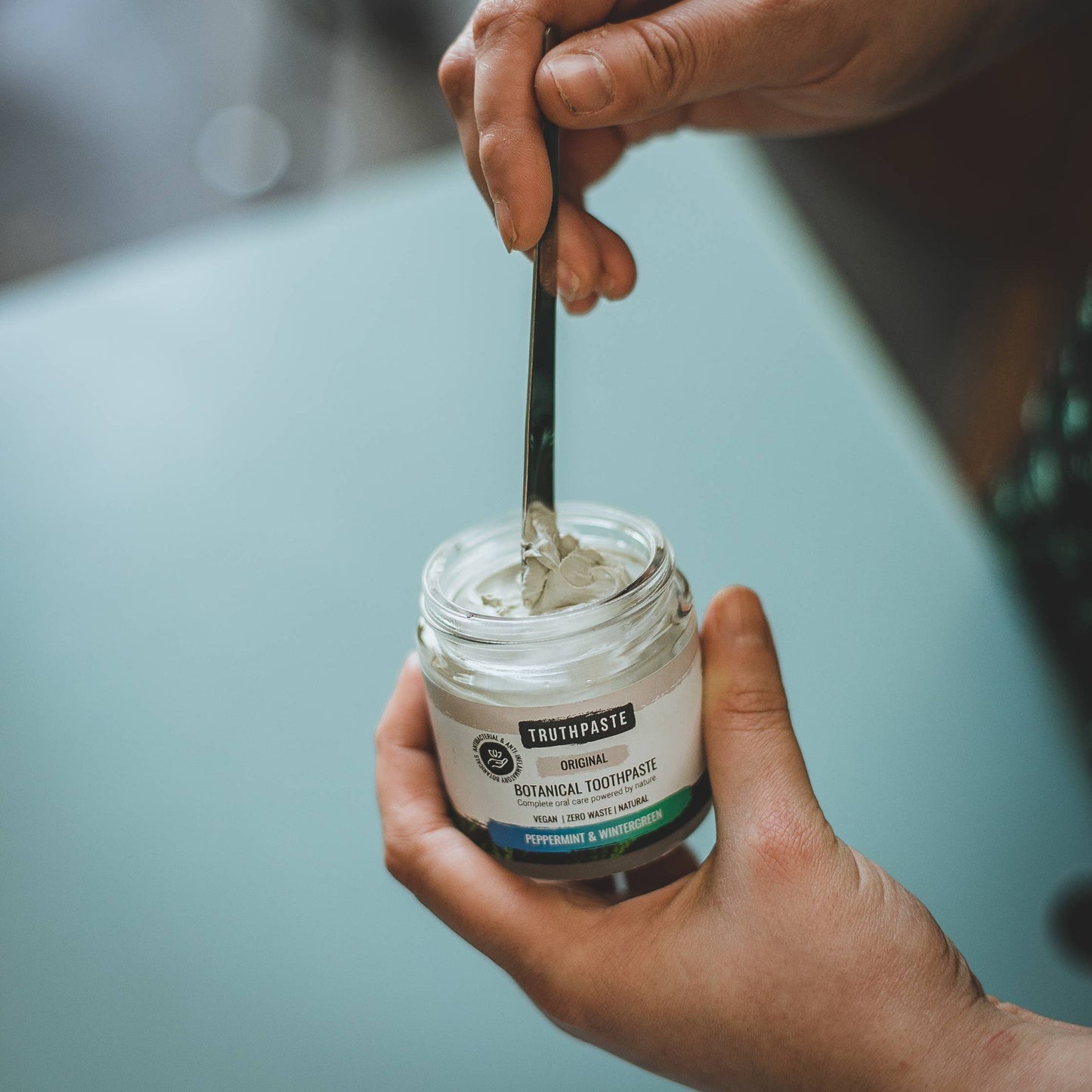 Truthpaste_Natural_Zero-Waste_Toothpaste_peppermint_and_wintergreen_spatula