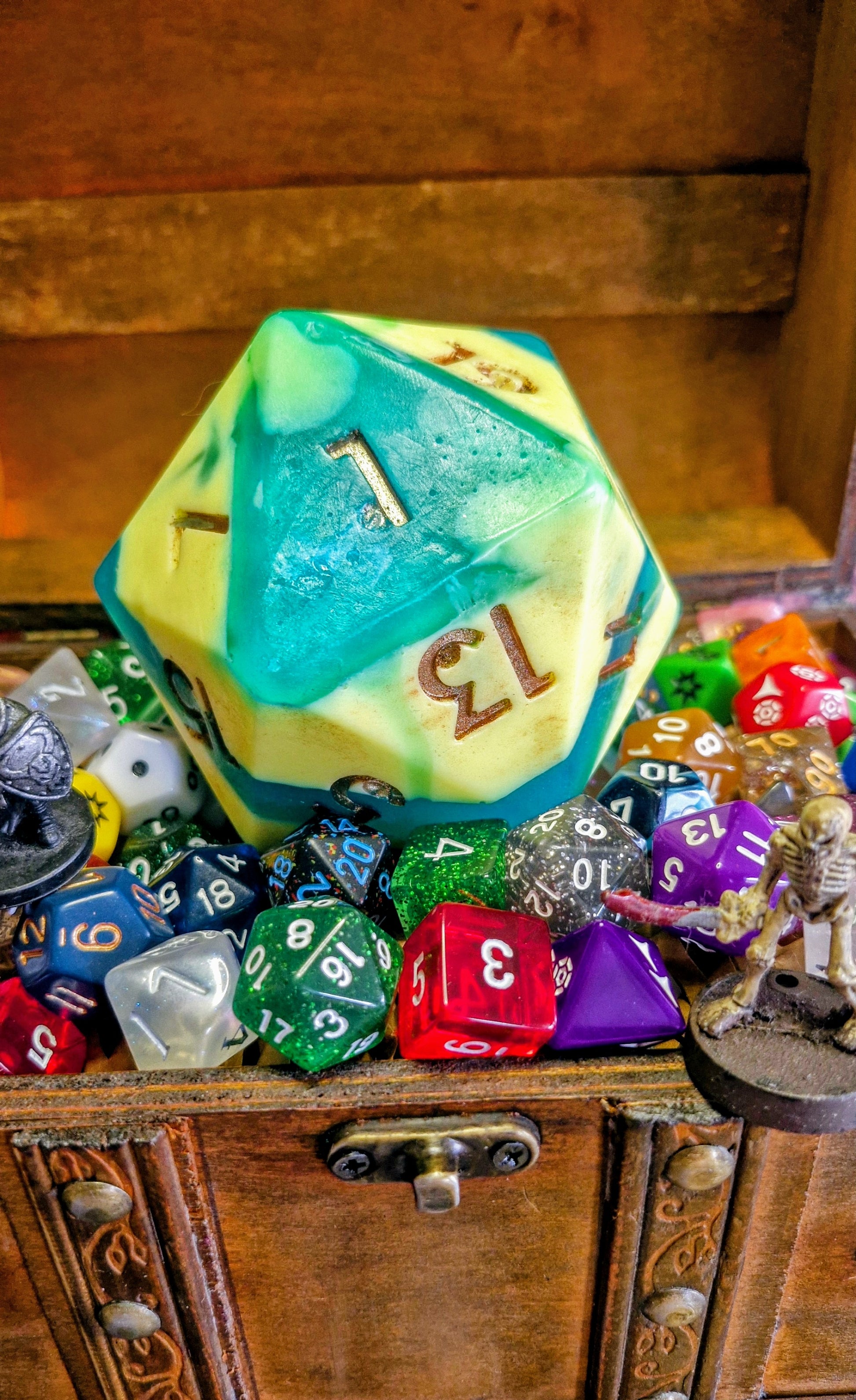 Handmade D20 soap dice in Outrider Games yellow and blue colours, scented with sea salt and sage, displayed on wood with a natural fantasy theme – exclusive collaboration between The Druid’s Grove and Outrider Games Lichfield
D20 epic fail 1 role